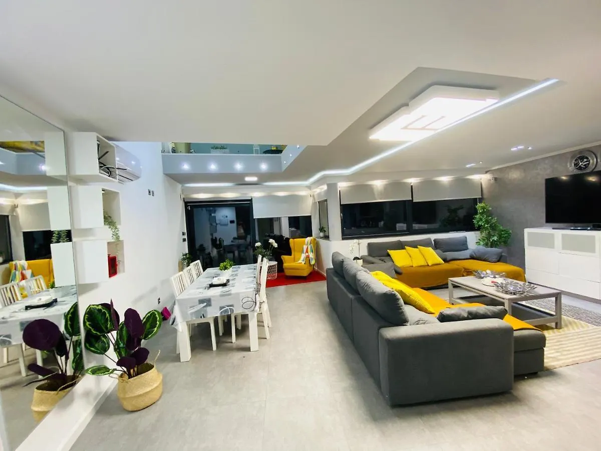 villa moderna con piscina privada, jardín y vista al Mar Torre Del Mar 0*,  España