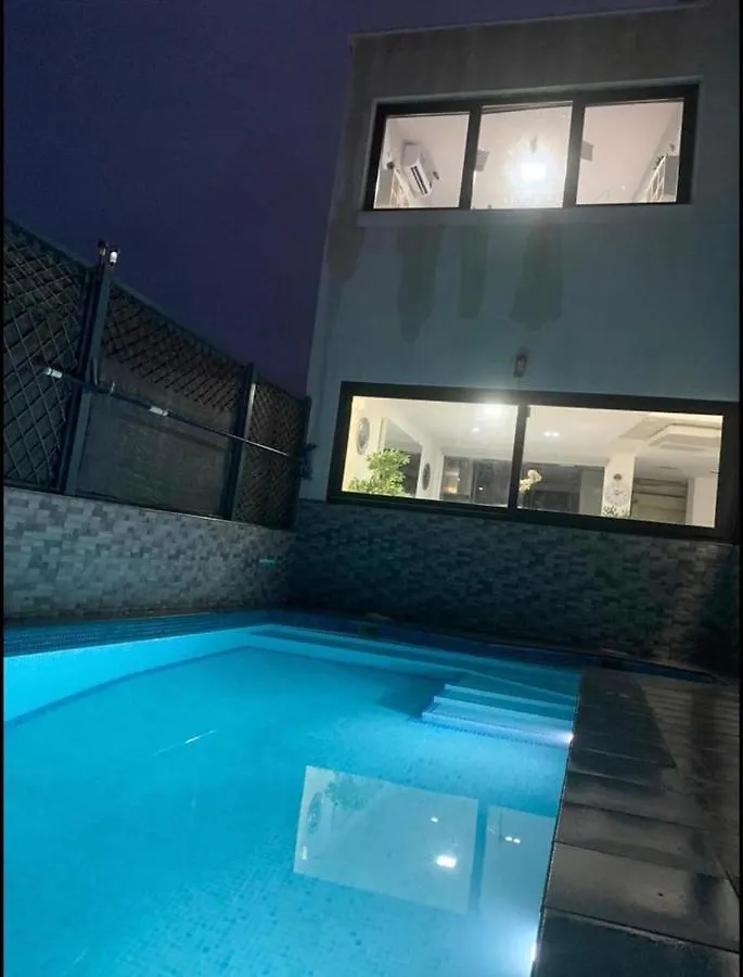 villa moderna con piscina privada, jardín y vista al Mar Torre Del Mar