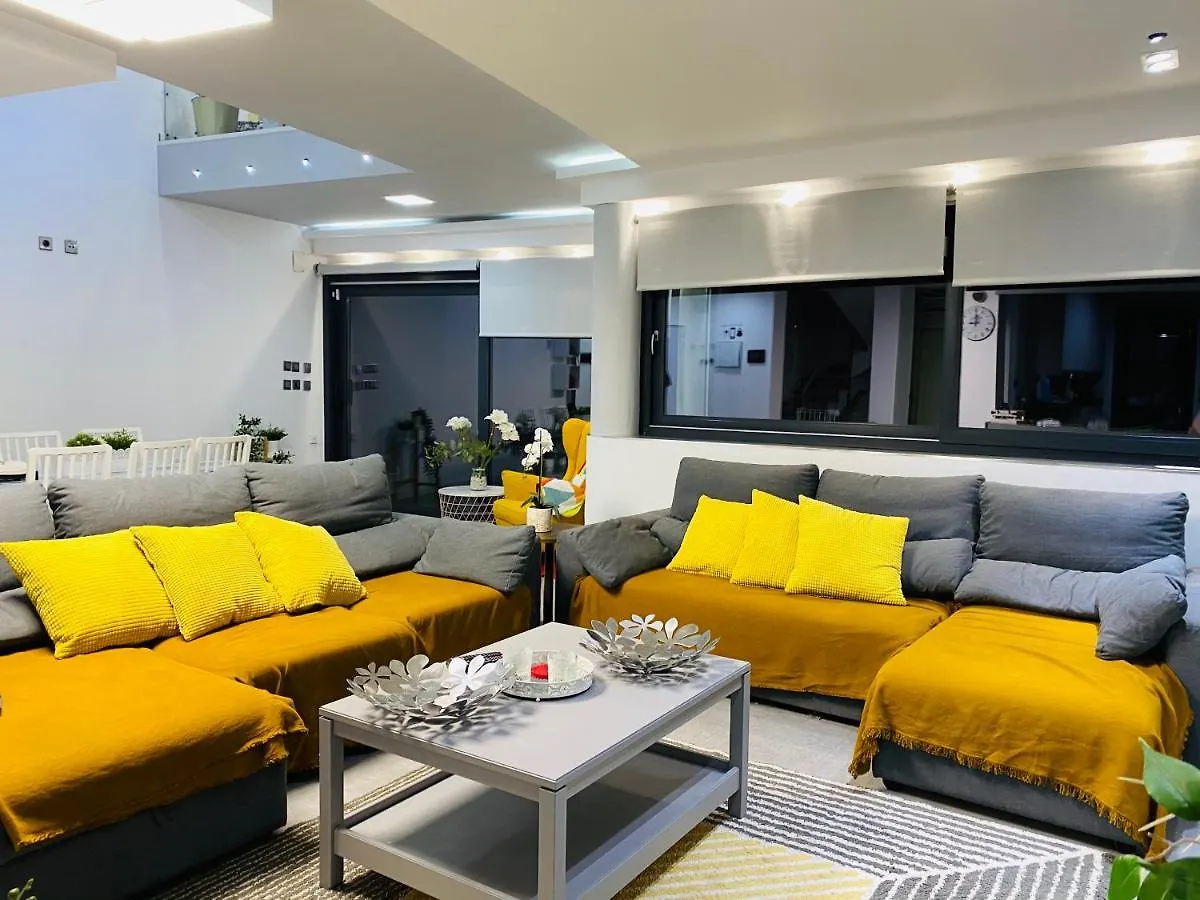 villa moderna con piscina privada, jardín y vista al Mar Torre Del Mar