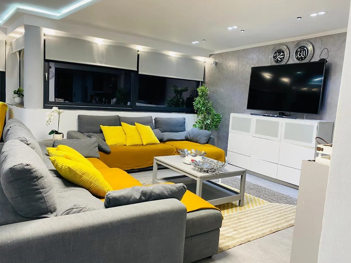 villa moderna con piscina privada, jardín y vista al Mar Torre Del Mar