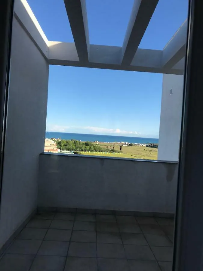 villa moderna con piscina privada, jardín y vista al Mar Torre Del Mar