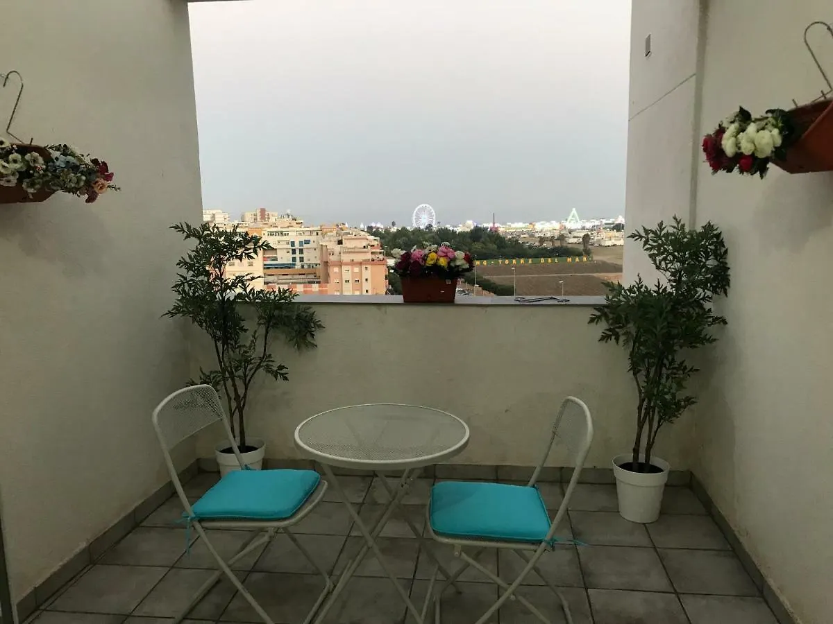 villa moderna con piscina privada, jardín y vista al Mar Torre Del Mar