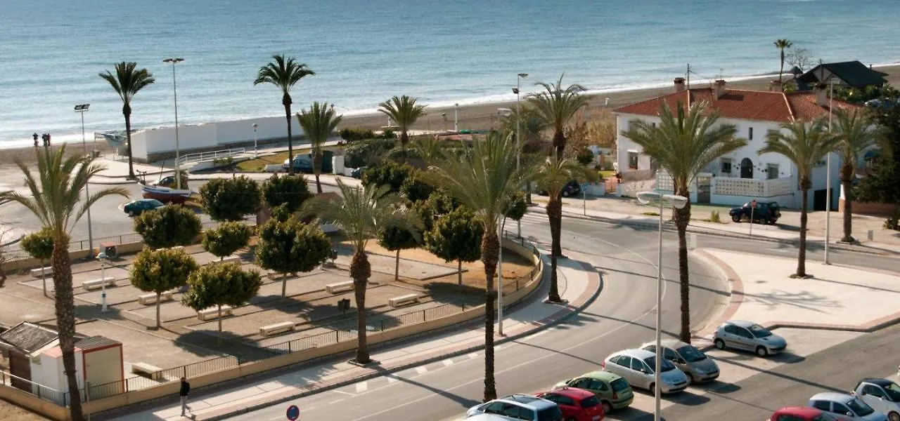 villa moderna con piscina privada, jardín y vista al Mar Torre Del Mar